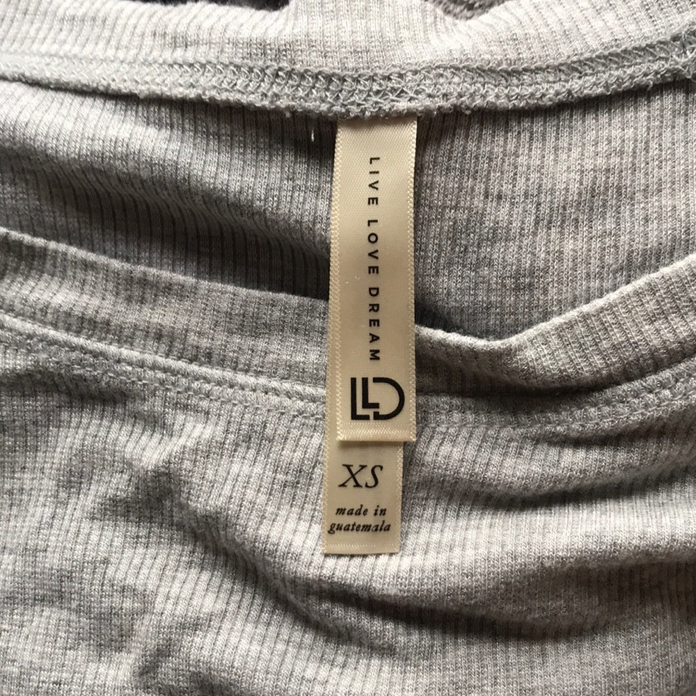Basic Ribbed Grey Tee - Picture 4 of 4